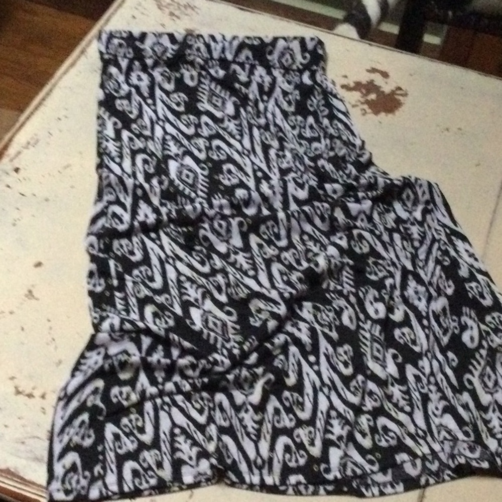 Black and White Patterned Skirt S stretchy